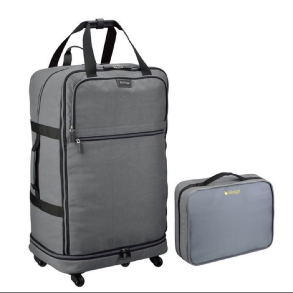 Light weight water resistant nylon with wheels. Folds for compact storag…
